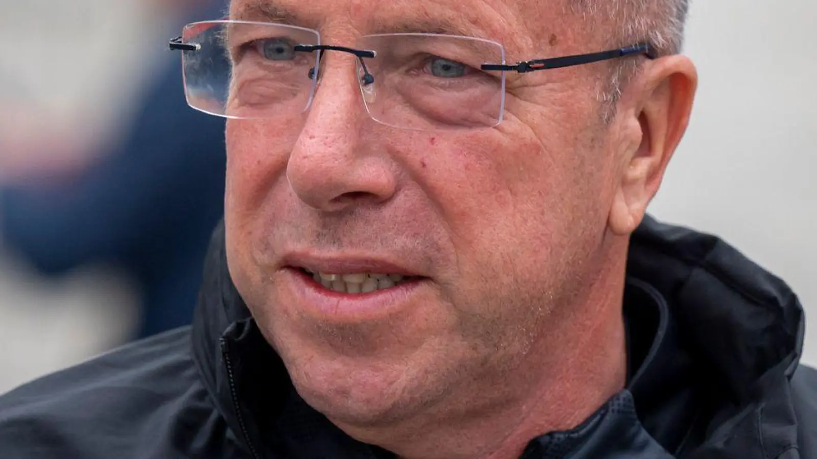 Trainer Markus Kauczinski wartet seit fünf Spielen auf einen Sieg. (Archivbild) (Foto: Peter Kneffel/dpa)