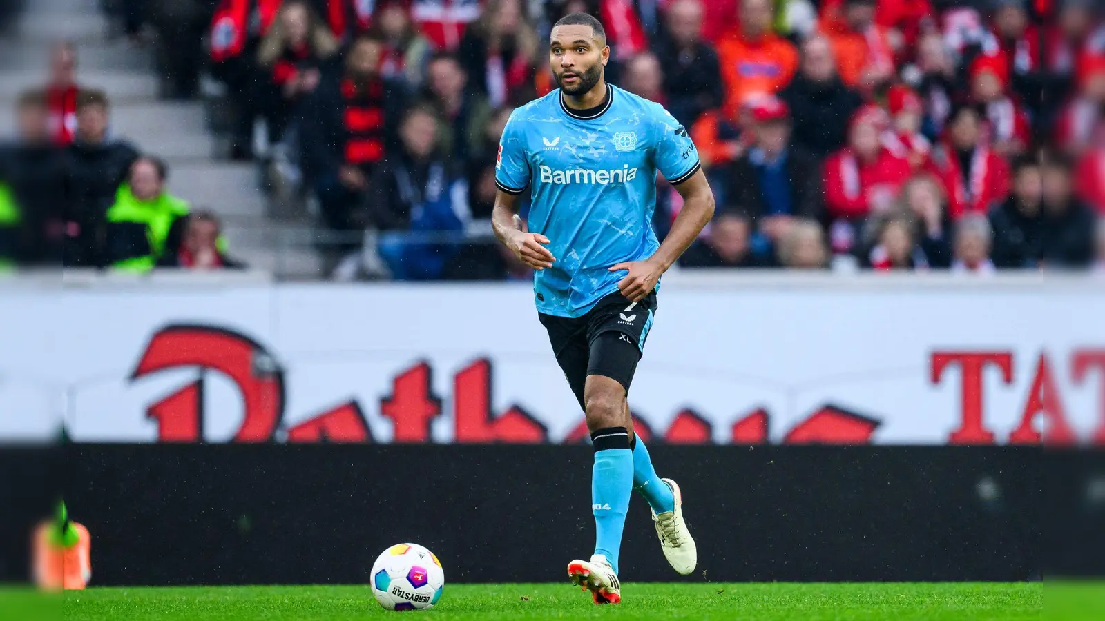 Verlängert Jonathan Tah seinen Vertrag doch bei Bayer Leverkusen?  (Foto: Tom Weller/dpa)