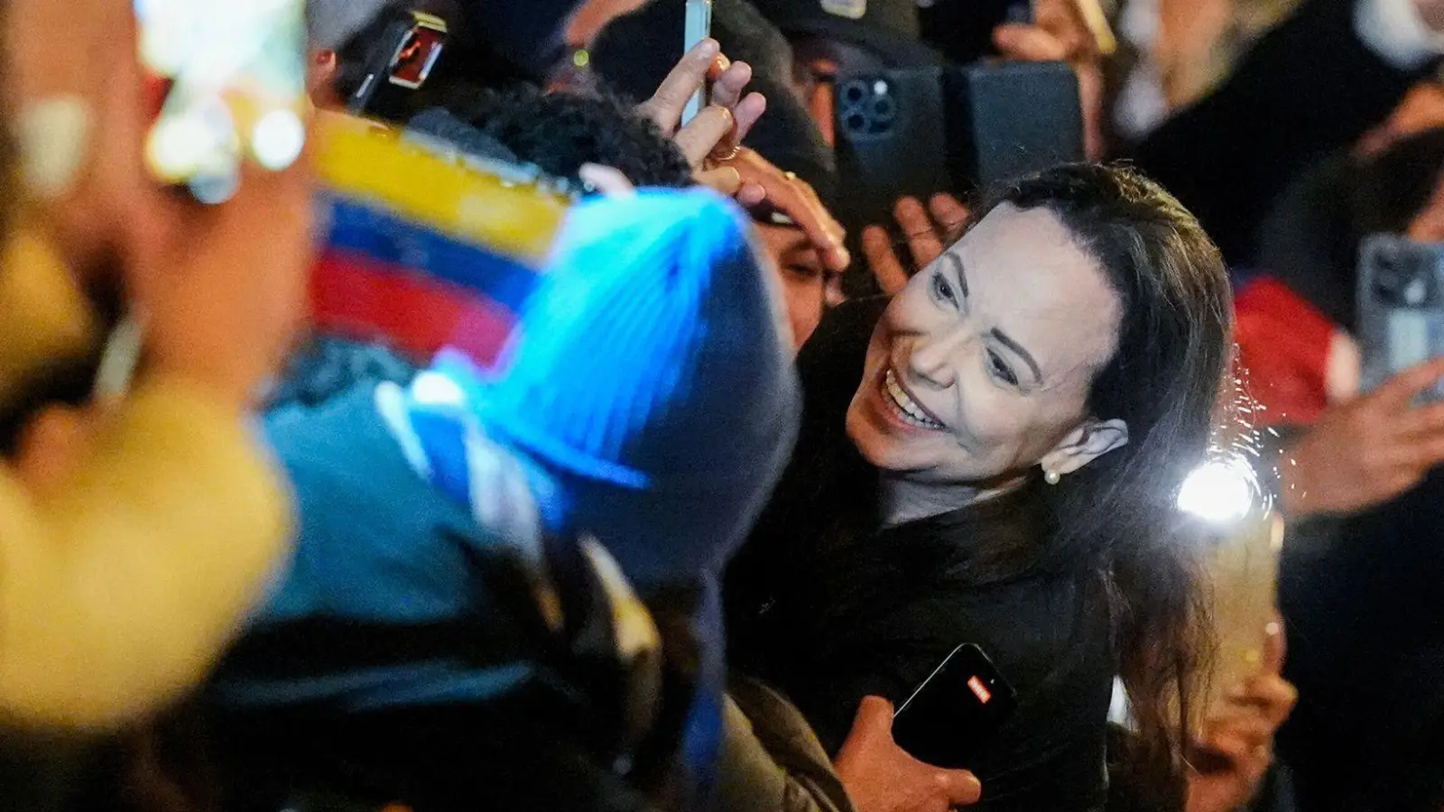 Machado traf in der Nacht in Oslo ein. (Foto: Lise Åserud/NTB Scanpix/AP/dpa)