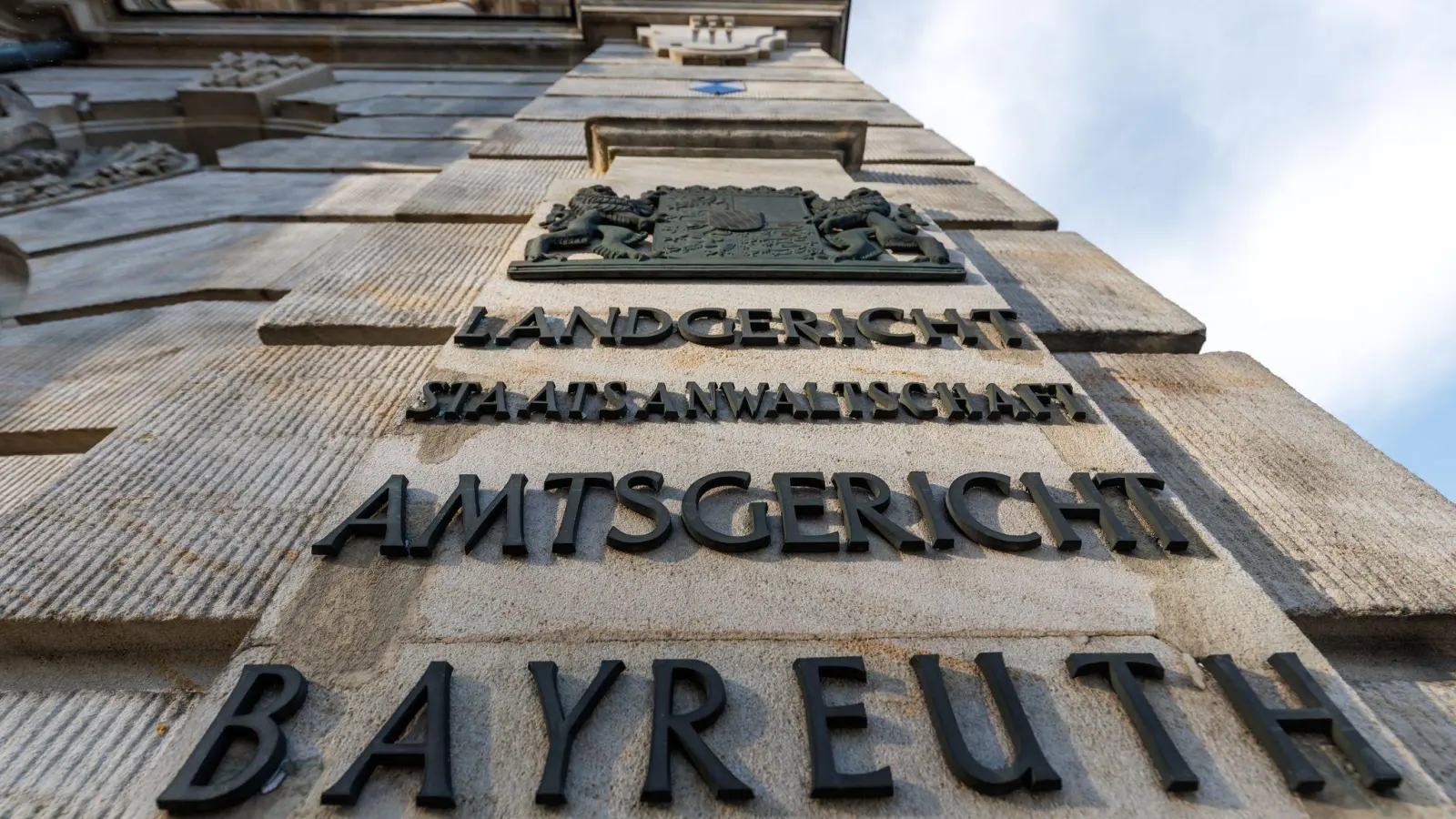 Mehr als fünf Jahre haben Wissenschaftler der Universität Bayreuth Hunderte Verfahren gesichtet und handelnde Personen der NS-Zeit identifiziert sowie den Umgang mit Justizunrecht nach dem Zweiten Weltkrieg analysiert. (Archivbild) (Foto: Daniel Karmann/dpa)