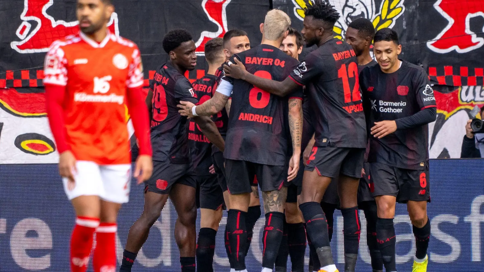 Torjubel für Leverkusen beim FSV Mainz 05. (Foto: Torsten Silz/dpa)