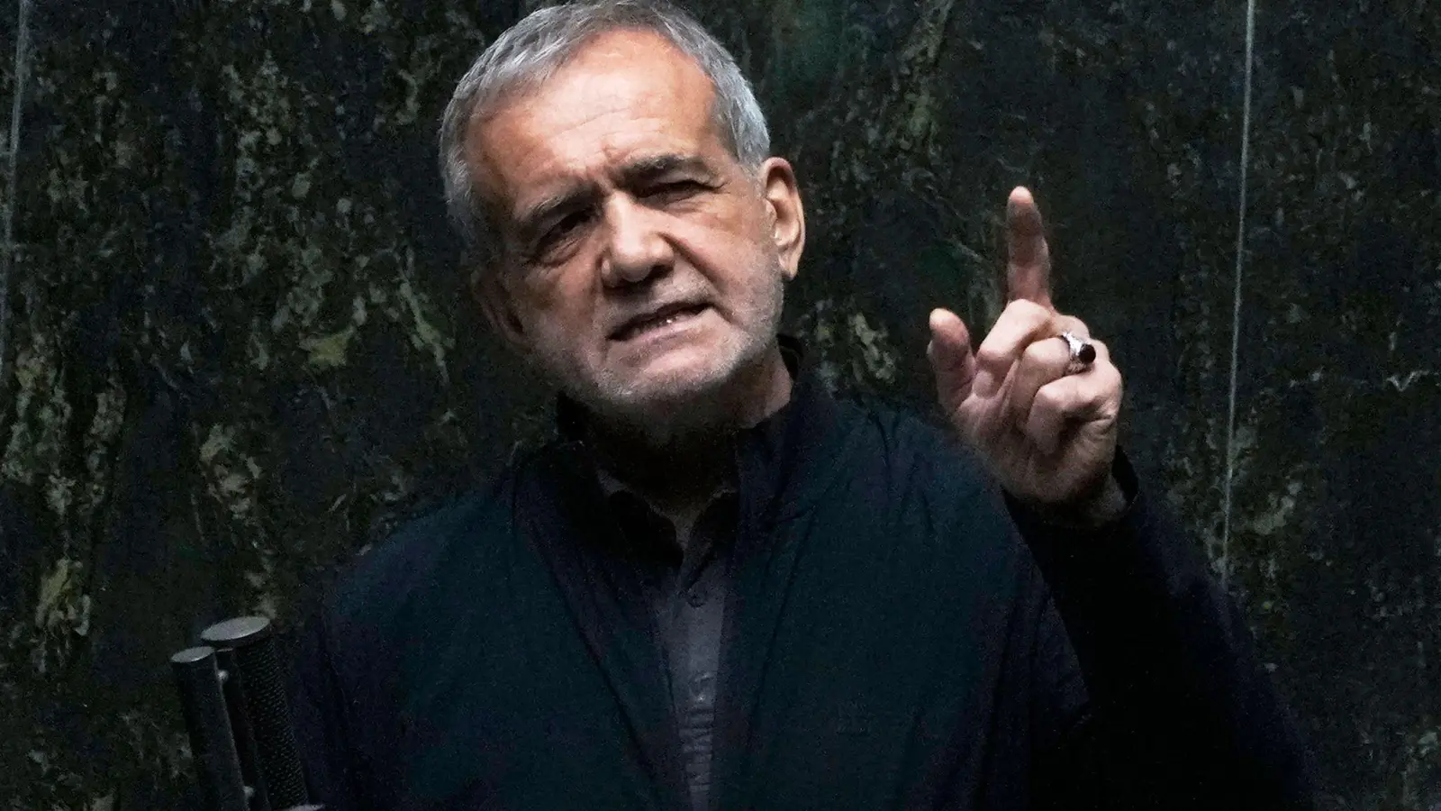 Peseschkian wendet sich in einem offenen Brief an die Amerikaner. (Archivbild) (Foto: Vahid Salemi/AP/dpa)