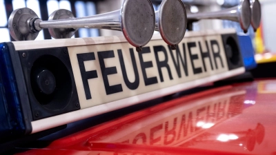 Die Feuerwehr lüftete nach dem Brand die Wohnung. (Symbolbild) (Foto: Sven Hoppe/dpa)