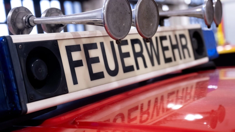 Die Feuerwehr lüftete nach dem Brand die Wohnung. (Symbolbild) (Foto: Sven Hoppe/dpa)