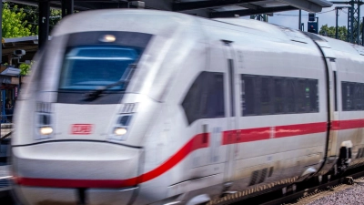 Technisches Problem: Rund 400 ICE-Passagiere müssen stundenlang in Tunnel ausharren. (Symbolbild) (Foto: Jens Büttner/dpa)