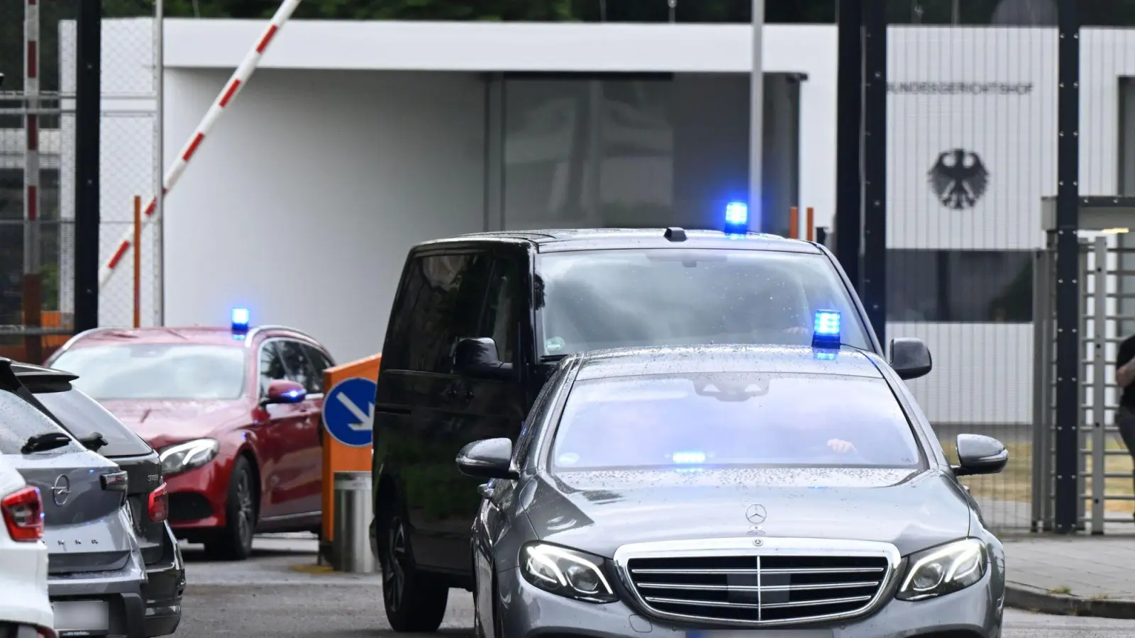 Die Bundesanwaltschaft ließ die Jugendlichen festnehmen und nach Karlsruhe bringen. (Foto: Uli Deck/dpa)