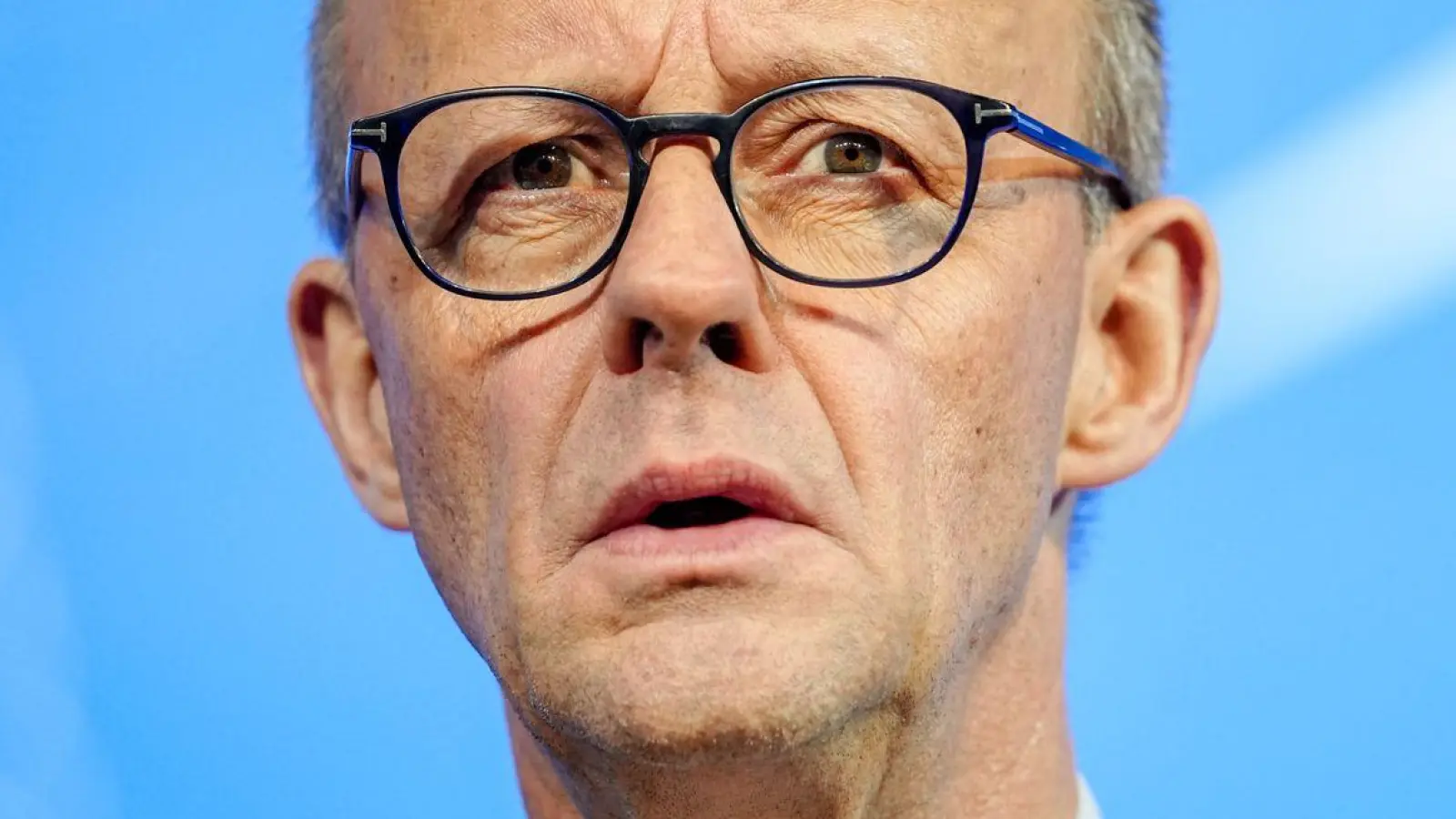 Bundeskanzler Friedrich Merz (CDU) ist besorgt über das Maß an Gewaltanwendung in den USA. (Foto: Kay Nietfeld/dpa)