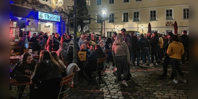 Bei der Kneipenjagd kommen viele Menschen zusammen, die sich lange nicht mehr gesehen haben und das Musik-Festival zu einer Art Klassentreffen machen. Das Tam-Tam ist dabei immer ein beliebter Treffpunkt für das Partyvolk. (Foto: Zeynel Dönmez)