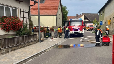 Die Wehren aus Gollachostheim, Gollhofen und Uffenheim rückten zu dem Kellerbrand aus. (Foto: Feuerwehr Uffenheim)