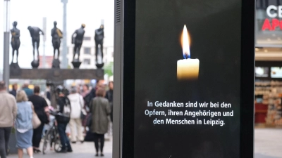 Nach der Amokfahrt in der Fußgängerzone herrschen in Leipzig Trauer und Fassungslosigkeit. (Foto: Sebastian Willnow/dpa)