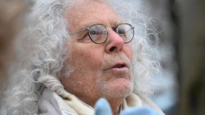 Rainer Langhans, Ikone der 68er-Bewegung, setzt sich mit dem Sterben auseinander. (Archivbild) (Foto: Felix Hörhager/dpa)