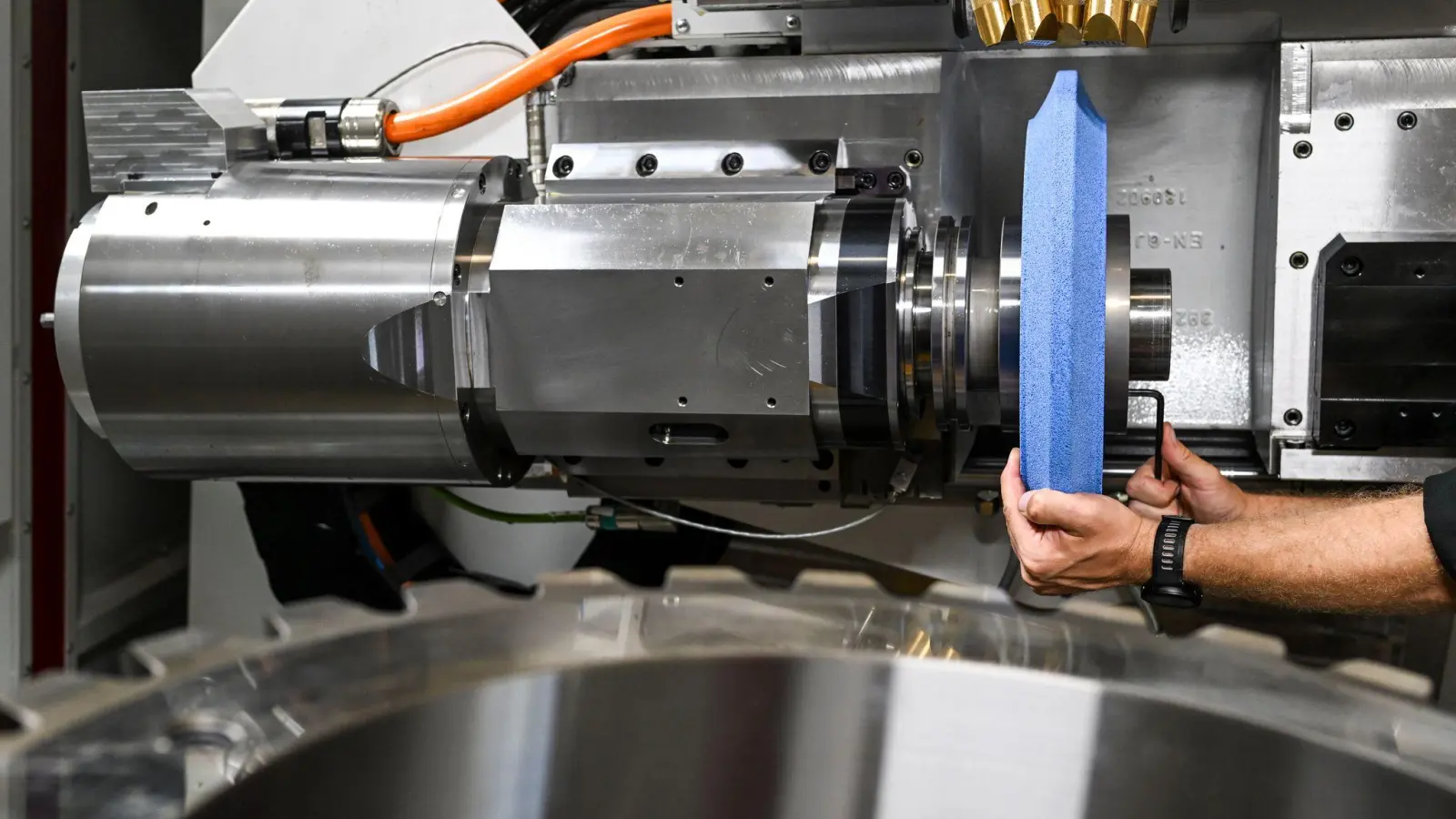Deutschlands Maschinen- und Anlagenbauern hoffen auf ein Ende der Flaute. (Symbolbild) (Foto: Jens Kalaene/dpa)