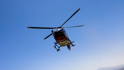 Eine der Verletzten musste mit einem Rettungshubschrauber in die Klinik gebracht werden. (Symbolbild) (Foto: Philipp von Ditfurth/dpa)