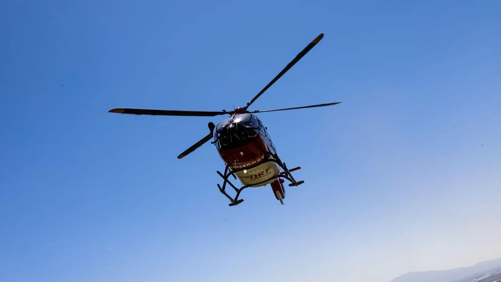 Eine der Verletzten musste mit einem Rettungshubschrauber in die Klinik gebracht werden. (Symbolbild) (Foto: Philipp von Ditfurth/dpa)