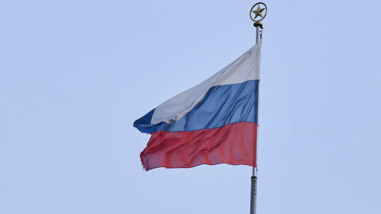 Gab es Kontakte des Mitarbeiters zu Russland? (Symbolbild) (Foto: Annette Riedl/dpa)