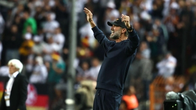Jürgen Klopp in Aktion am Spielfeldrand.  (Foto: Christian Charisius/dpa)