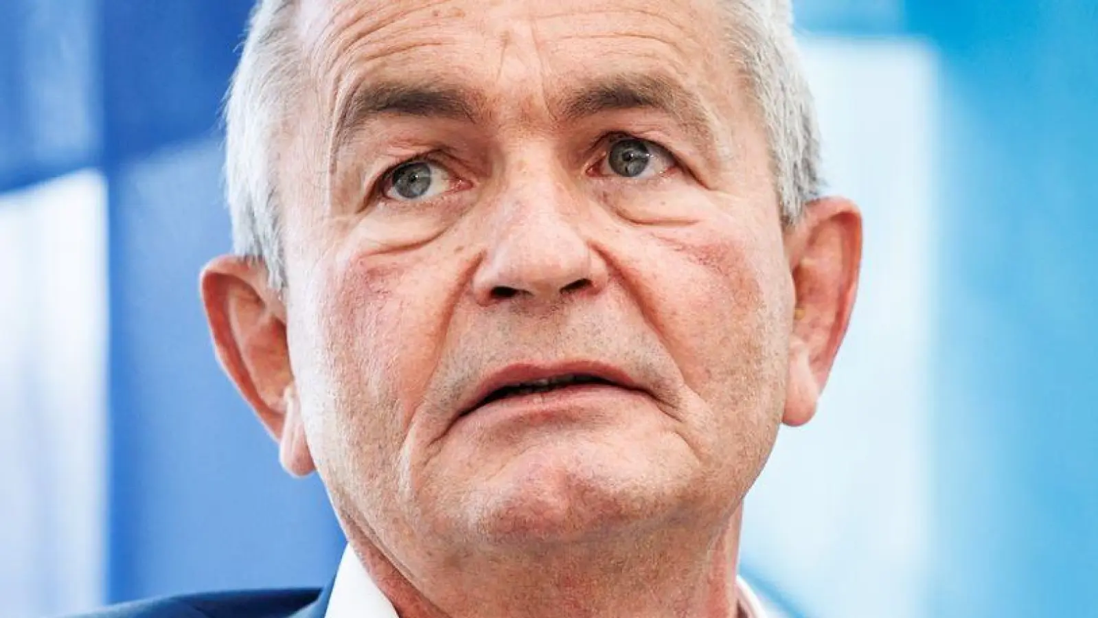 Bertram Brossardt, Hauptgeschäftsführer der bayerischen Metallarbeitgeber, hofft auf einen moderaten Tarifabschluss mit der IG Metall. Der Stellenabbau in der Branche hielt im ersten Halbjahr an. (Archiv) (Foto: Matthias Balk/dpa)