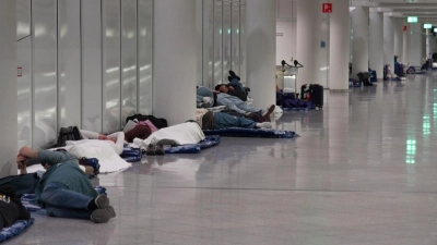 Campieren auf dem Flughafen - Airport München stoppt erneut den Betrieb wegen Drohnenalarm (Foto: Enrique Kaczor/onw-images/dpa)