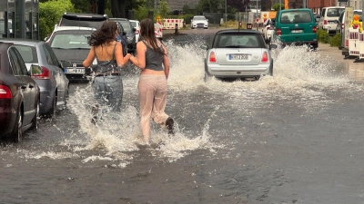 Erst extreme Hitze, dann reichlich Wasser. (Foto: Matthias Brüning/dpa)
