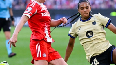 War vor dem 0:1 unaufmerksam: Münchens Giulia Gwinn (l). (Foto: Sven Hoppe/dpa)