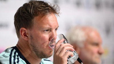 Glas halbvoll oder halbleer? Für Bundestrainer Julian Nagelsmann geht es jetzt in die heiße Phase. (Foto: Federico Gambarini/dpa)