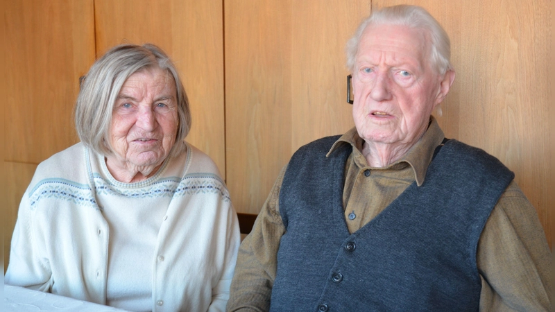 Herta und Gerhard Stocker haben beide eine Kindheit im Krieg erlebt. Sie sind seit 65 Jahren verheiratet und hoffen beide, dass sie keinen Krieg mehr miterleben müssen. (Foto: Christa Frühwald)