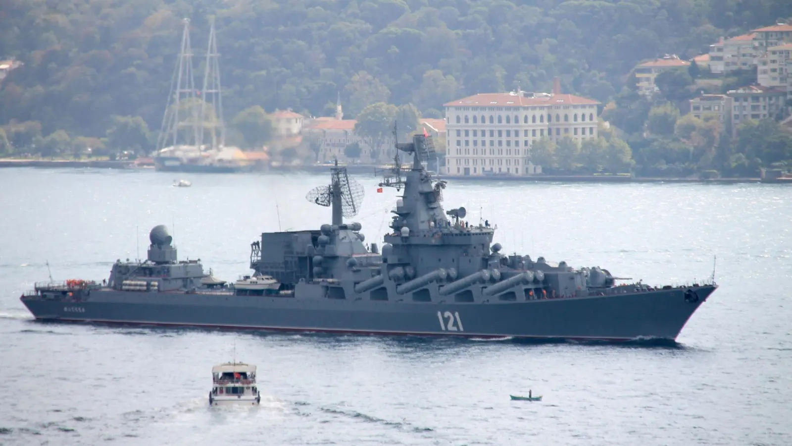 Der russische Lenkwaffenkreuzer „Moskwa“ auf einer Archivaufnahme aus dem Jahr 2014. Das Flaggschiff der Schwarzmeer-Flotte war im April gesunken. (Foto: picture alliance / dpa)