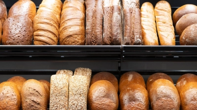 Auch Brot ist in den vergangenen Jahren teurer geworden. (Foto: Sebastian Kahnert/dpa)