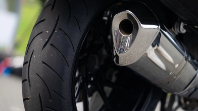 Motorradlärm nervt viele Anwohner an beliebten Routen. (Symbolbild) (Foto: Nicolas Armer/dpa)