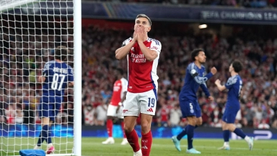 Arsenal-Stürmer Leandro Trossard vergibt im Hinspiel gegen Paris Saint-Germain eine Chance. (Foto: Adam Davy/PA Wire/dpa)