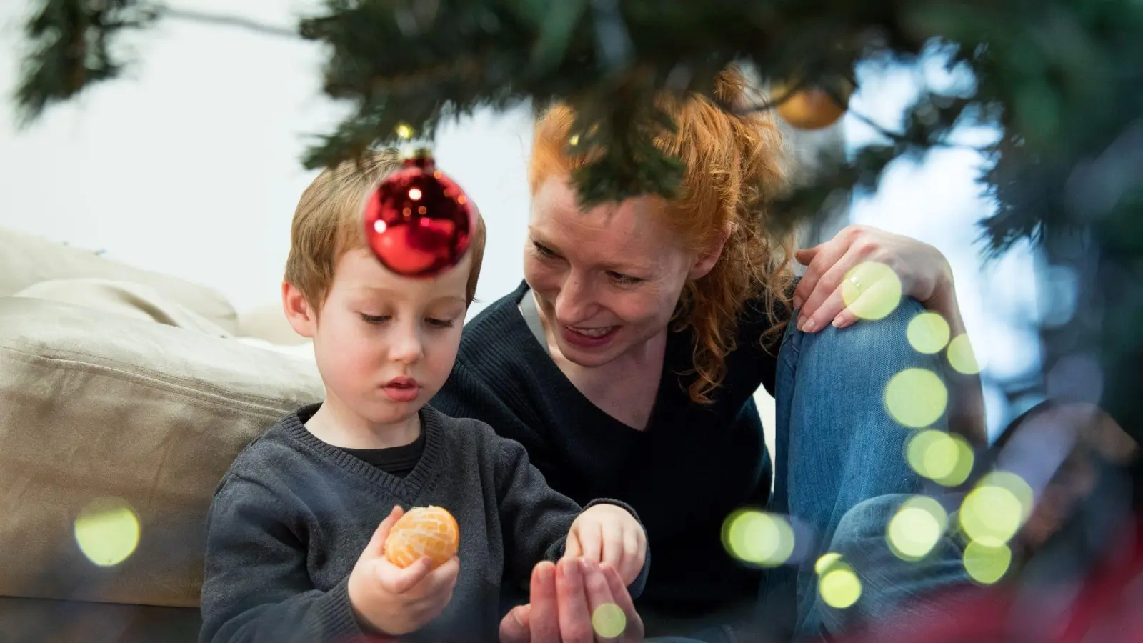 Getrennte Eltern sollten das Kind nicht ausfragen, wie der Feiertagsbesuch beim anderen Elternteil war. Wichtig ist, dass das Kind eine schöne Zeit hatte. (Foto: Christin Klose/dpa-tmn)