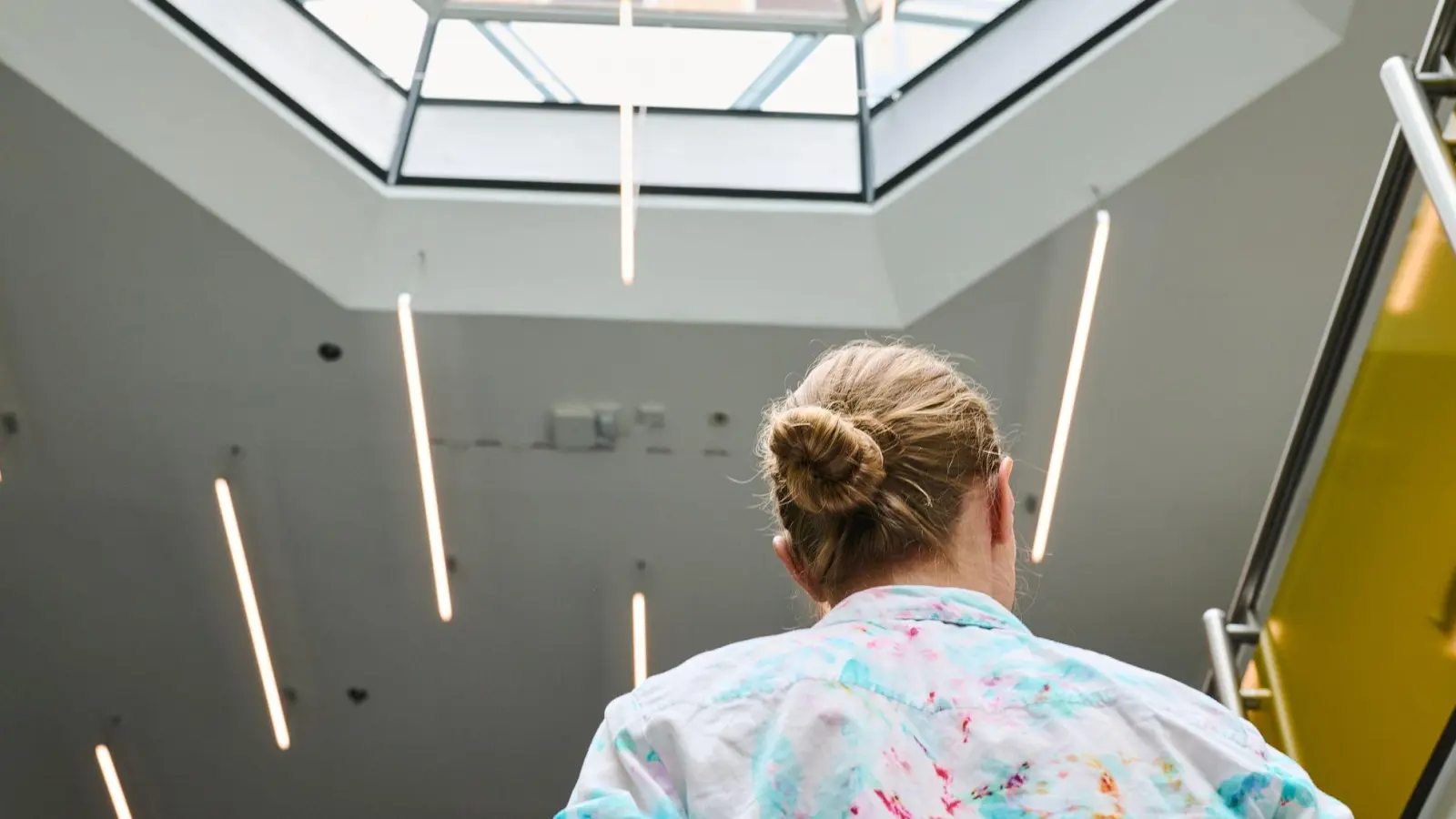 Ob erleichtert oder wehmütig: Beim Jobwechsel ist auch der Abschied aus dem endenden Arbeitsverhältnis wichtig.  (Foto: Annette Riedl/dpa)