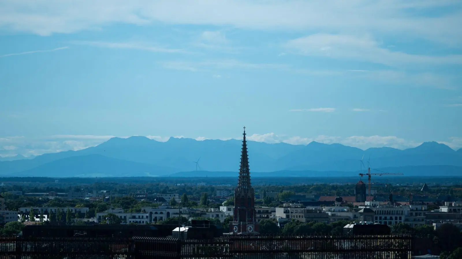 Der September zeigte sich mit viel Regen und wenig Sonne. (Archivbild) (Foto: Leonie Asendorpf/dpa)