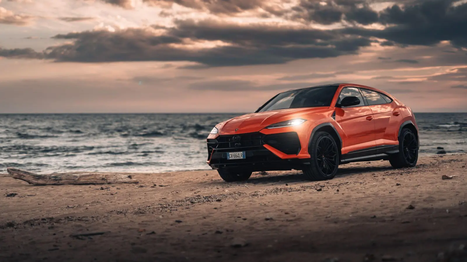 Lamborghini bringt den Urus SE als leistungsstarken Plug-in-Hybrid auf den Markt: 800 PS und 312 km/h Höchstgeschwindigkeit. (Foto: Lamborghini/dpa-tmn)