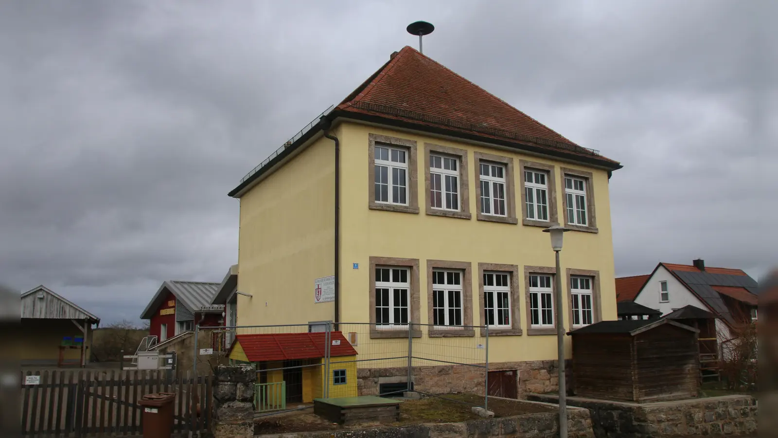Wer im Mai ins Steinsfelder Rathaus einziehen wird, ist noch unklar. Am 8. März erhalten die Wählerinnen und Wähler einen leeren Zettel. (Foto: Stefan Neidl)