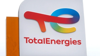 Der Energiekonzern Totalenergies hat nach Urteil eines Gerichts irreführend über die eigene Klimastrategie informiert (Archivbild). (Foto: Michel Spingler/AP/dpa)