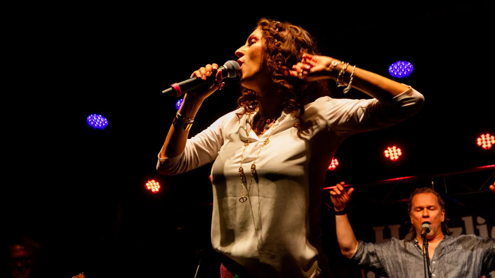 Uli Hofmanns Heatwave lassen bei den Kammerspielen in der Reitbahn die Hitzewelle raus. (Foto: Evi Lemberger)