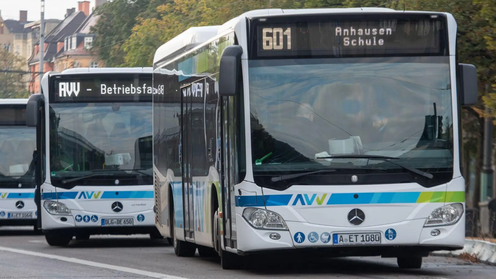 Geht es nach Willen von Augsburgs Landrat Sailer, sollen die Verkehrsverbünde AVV und MVV bis Dezember 2025 fusionieren. (Archivbild) (Foto: Stefan Puchner/dpa)