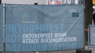 Die Wiesn war wegen einer Bombendrohung gesperrt - und konnte erst nach umfangreichen Absuchmaßnahmen wieder öffnen.  (Foto: Michael Faulhaber/dpa)
