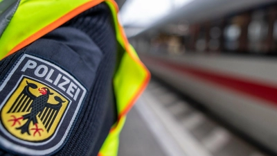 Auf Videos konnten die Bundespolizisten die Verdächtigen ermitteln. (Symbolbild) (Foto: Patrick Seeger/dpa)