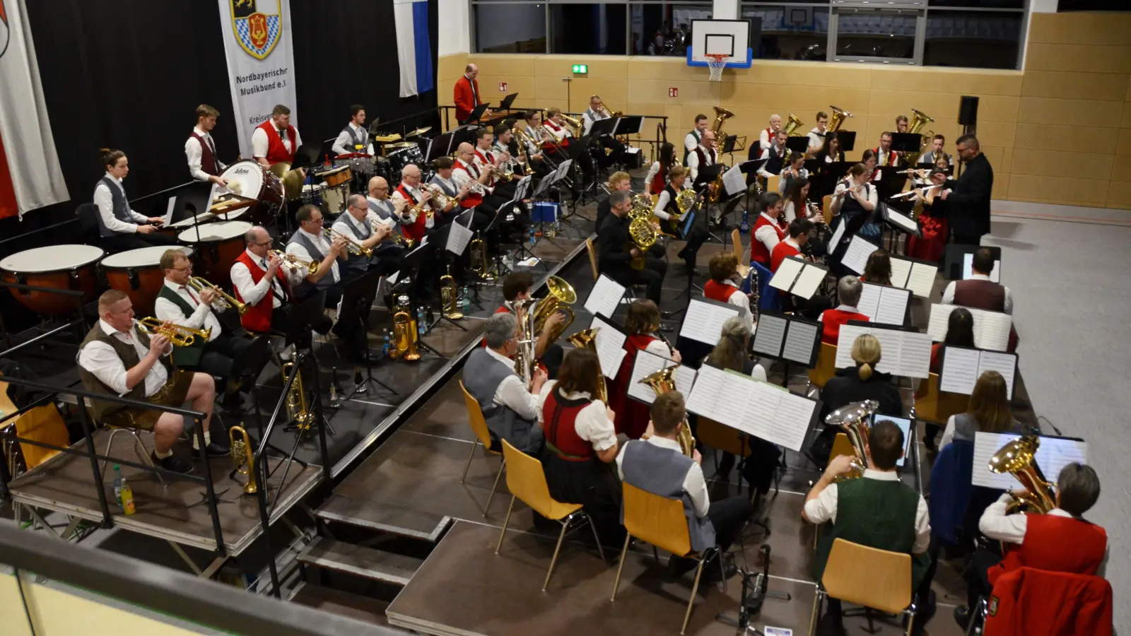 Kehrte ein Jahr nach dem Debüt auf das Konzertpodium zurück: das Kreisorchester Ansbach, das Tobias Hauenstein leitet. (Foto: Yvonne Neckermann)