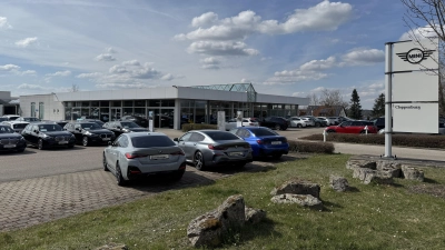 Auch künftig sollen BMW-Fahrende den Service des Autohauses Cloppenburg in Anspruch nehmen können. Ob aber weiterhin Neuwagen verkauft werden, ist offen. (Archivbild: Yvonne Horand)
