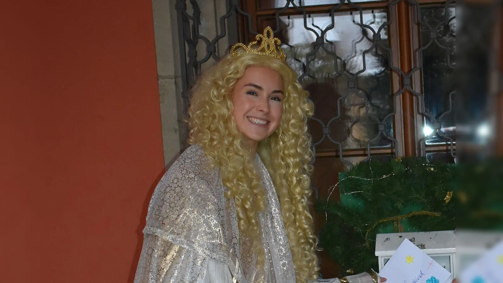 Das Christkind der Werbegemschaft Lilly Berthlein hatte 2023 viel zu tun (Foto: Ute Niephaus)