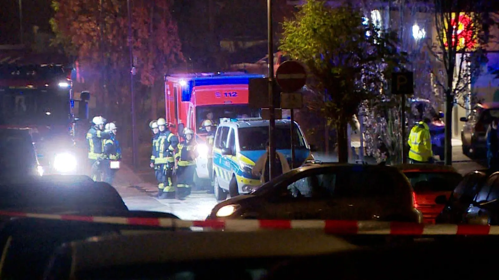 Am frühen Samstagmorgen rückten Einsatzkräfte wegen eines Messerangriffs aus - die Opfer kämpfen weiterhin mit den Folgen. (Foto: Markus Wüllner/Video-Line TV- und Videoproduktion /dpa)