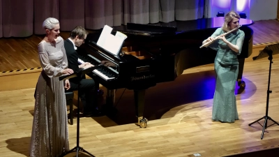 Ein Trio mit Charisma: das Ensemble Sweet Bird, Julia Sophia Wagner, Christian Schmitt und Tatjana Ruhland (von links) (Foto: Marion Etienne)