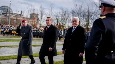 Der Bundespräsident würdigte die Bundeswehr, die tief verankert im freiheitlichen Gemeinwesen und „Armee unserer Demokratie“ sei. (Foto: Kay Nietfeld/dpa)
