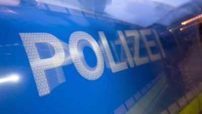 Die Polizisten öffneten die Tür gewaltsam. (Symbolbild) (Foto: Marijan Murat/dpa)