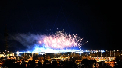 Adele lässt es krachen: Ein Feuerwerk am Ende des Konzerts. (Archivbild) (Foto: Felix Hörhager/dpa)