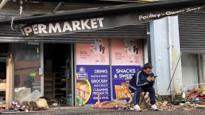 In Belfast wurden Geschäfte zerstört, die von Muslimen geführt werden. (Foto: Rebecca Black/PA Wire/dpa)