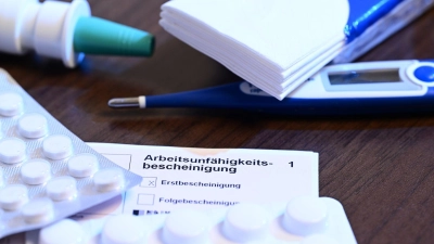 Nach einer DAK-Auswertung sank der Krankenstand im ersten Halbjahr leicht. (Archivbild) (Foto: Bernd Weißbrod/dpa/dpa-tmn)